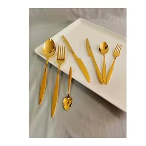 Juego de cubiertos de metal con mango de diseño dorado, juego de cubiertos de metal que refleja la sofisticación en cada detalle - Product Image 3