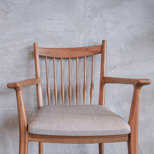 Chaise en bois de teck massif du milieu du siècle tissée à la main fabriquée en Indonésie - Product Image 5