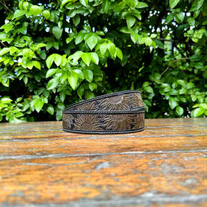 Ceinture Western en cuir de vache véritable R M INTERNATION, faite à la main, vert olive, avec un motif paisley classique, boucle en métal, pour les occasions spéciales - Product Image 5