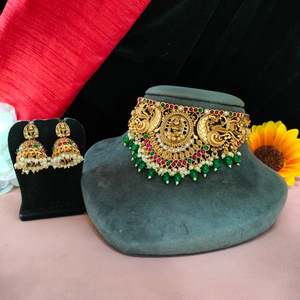 Juego de Gargantilla de templo colgante de perlas con piedra Kundan hecha de materiales de alta calidad, antideslustre y respetuosos con la piel cómodos - Product Image 2