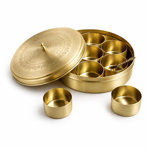 กล่องเครื่องเทศทองเหลืองแกะสลักด้วยมือแบบดั้งเดิม สำหรับใช้ในครัว มีเจ็ดช่องและช้อน - Product Image 2