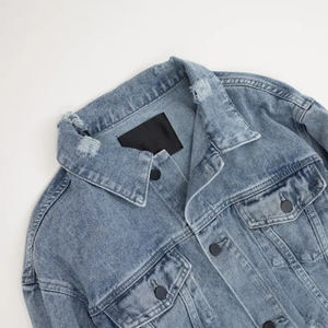 Veste en jean décontractée pour femmes de haute qualité pour l'été Design de mode Streetwear confortable avec décoration de bouton Techniques lavées - Product Image 3