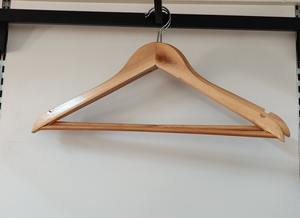 Perchas de Madera para Ropa al por Mayor, Perchas Individuales Ecológicas y Clásicas para Chaquetas y Camisas, para Armario y Sala de Estar - Product Image 6