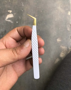 Gran oferta, pinzas para pestañas con punta de fibra con logotipo personalizado, pinzas para pestañas doradas y negras de acero inoxidable con características de etiqueta privada - Product Image 1