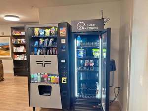 Distributeur automatique intelligent 24h/24 de boissons et de snacks réfrigérés, avec paiement par carte de crédit et monnaie, SDK basé sur le cloud, kiosque de vente au détail en libre-service - Product Image 1