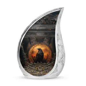 Urne funéraire commémorative pour honorer une vie vécue, symbolisée par la Garde de la Nuit - Product Image 1