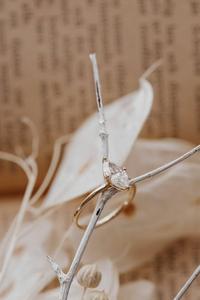 Bague de fiançailles solitaire en or blanc 14 carats avec 4 griffes EF Color VS Clarity de 0.45 carats - Product Image 2