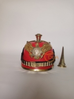 Casque Pickelhaube rouge de qualité supérieure avec insigne d'aigle en laiton et pointe haute, reproduction militaire historique de haute qualité