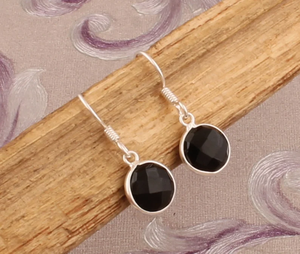 Pendientes de plata de ley 925 con facetas, conjunto de bisel hecho a mano de diseño de ónix negro, para regalo de San Valentín - Product Image 1