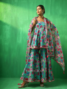 Ensemble Sharara en organza floral multicolore Adaa avec kurta brodé, travail de Gota Patti, tenue ethnique élégante pour les fêtes, collection de vêtements - Product Image 2