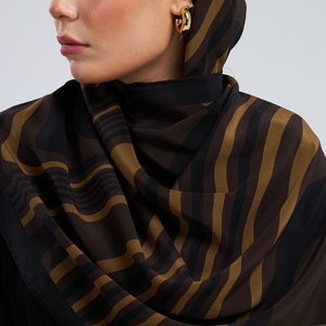 Chal Largo Multifuncional de Seda de Morera 100% Pura con Patrón Moderno de Ondas Abstractas en Tonos Tierra, con Dobladillo Enrollado a Mano - Product Image 4