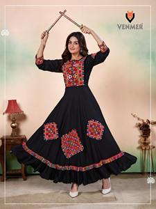 Designer Fancy Indian Wear Élégant Meilleur Heavy Rayon Groen Avec Gamthi Work Fournisseur mondial Femme Mode Exportateur Et Fourniture - Product Image 2