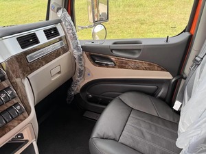 รถบรรทุกหัวขนส่งเส้นทางยาวสำหรับงานหนักพร้อมห้องโดยสารสำหรับนอนและความสามารถในการดึงของหนัก - Product Image 3