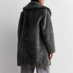 Service OEM de haute qualité Manteaux en fourrure pour femmes disponibles dans toutes les tailles et toutes les couleurs MOQ faible Prix raisonnables Facile à porter Look haut de gamme - Product Image 6