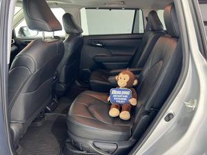 TOP SELLING 2022 Toyota Highlander XLE Transmission automatique 6 cylindres Sièges en cuir - Product Image 4