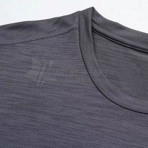 Camisetas de Gimnasio Personalizables con Logotipo, Ligeras, Ecológicas, Transpirables y de Secado Rápido - Cómodas, Hechas en Pakistán, Colores y Tallas Personalizadas - Product Image 3