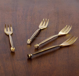 Ensemble de fourchettes à fruits en métal de qualité supérieure de 4 pièces en vente - Product Image 2