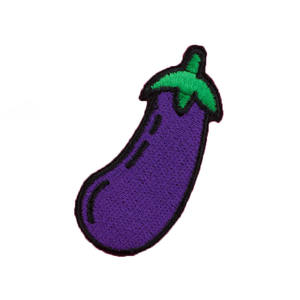 Parches textiles personalizados con soporte adhesivo y borde merrow para proyectos de ropa y estilismo personalizados - Product Image 5