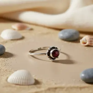 Bague en argent sterling plaqué rhodium 14 carats avec onyx noir taillé, bijoux fins pour femmes - Product Image 2