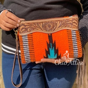 Bolso de mano de cuero con herramientas aztecas hecho a mano Real para mujer, manta de sillín, cartera con flecos, bolso de mano de cuero con herramientas de alta calidad - Product Image 1