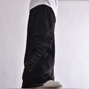 Pantalon de neige noir de haute qualité avec tissu 100% polyester, taille à cordon, poches zippées aux genoux, fermeture velcro et bas élastique - Product Image 6