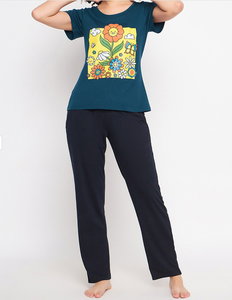 Vêtements de nuit et vêtements de détente pour femmes imprimés avec logo personnalisé Ensemble pyjama imprimé Haut et pantalon à manches longues et col rond - Product Image 1