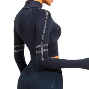 Sweat à capuche anti-rides haute performance pour femmes vêtements de sport confortables et respirants pour la performance et le style - Product Image 3