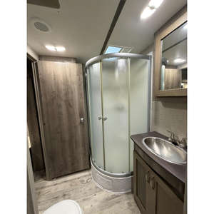 Camper de Lujo para Camioneta Keystone Sprinter Campfire29FK 2018, con Suspensión Independiente de Aluminio Expandido, Capacidades Todoterreno, Móvil - Product Image 4