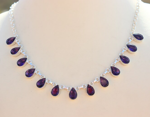 Pendentif en perle tibétaine plaqué argent fait main en perle violette, chaîne à maillons en laiton, cadeau d'anniversaire pour femme - Product Image 1