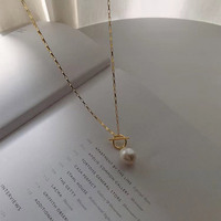 Collier de perles géométriques imitation plaqué or 18 carats avec pendentif et chaîne à maillons, cadeau d'anniversaire ou de mariage pour femme, faible MOQ (10 pièces)