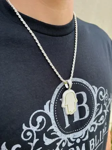 Pendentif main Hamsa MOISSANITE en argent sterling 925 finition glacée - Product Image 5