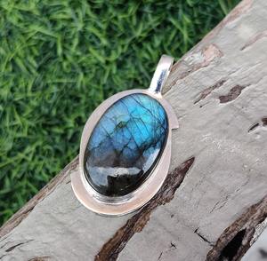 Tendance 925 Sterling Silver Labradorite Gemstone Pendentif Bijoux À La Main Argent Boho Style Pendentif Bijoux Pour Femmes Cadeau Pour - Product Image 3