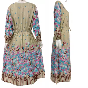 Chrysanta Robe de prière décontractée pour femmes Design simple Robe musulmane à manches longues avec décoration de boutons Chaîne tissée au milieu - Product Image 4