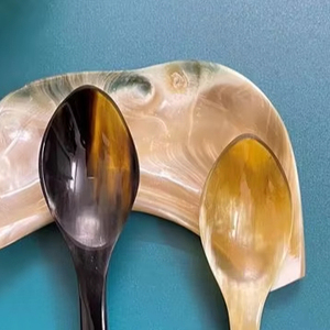 STYLE Couverts uniques de style animal Cuillère en corne de buffle naturelle polie Design unique pour la décoration de table de restaurant - Product Image 5