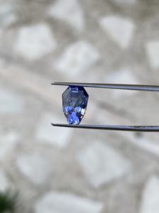 1.75 Carat Rare Natural Non Heated Tanzanite Shield Shape Cut Stone avec une bonne qualité de lustre de couleur, Natural Zoisite Tanzanite. - Product Image 6