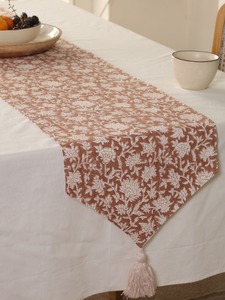 Chemin de table double couche en toile slub premium imprimée au bloc, motif floral, avec pompons, style damassé tissé, blanc floral pour salle à manger - Product Image 2
