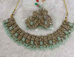 Ensemble de bijoux de mode traditionnels AD pour femmes |   Ensemble élégant de collier et de boucles d'oreilles pour les mariages, les tenues festives et les occasions spéciales - Product Image 1