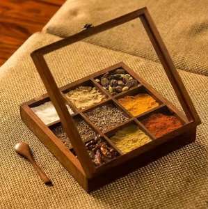 Caja de Especias de Latón Hecha a Mano con Grabado de Diseño Hermoso, Caja de Especias de Latón de Buena Calidad con Toque Dorado - Product Image 4