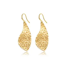 Nouveauté Janvier : Boucles d'oreilles florales contrastées style occidental, procédé de placage unique, qualité supérieure, fournisseur de bijoux de Chine, collection 2024 - Product Image 1