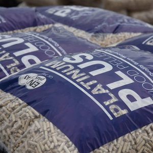 Pellets de madera de pino europeo DIN PLUS/EN Certificado de alta calidad Leña Bolsa de 6mm de diámetro Pellets de madera europeos embalados - Product Image 4