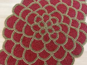 Napperon XL fait à la main chemin de table perlé rouge vert or15 - Product Image 3