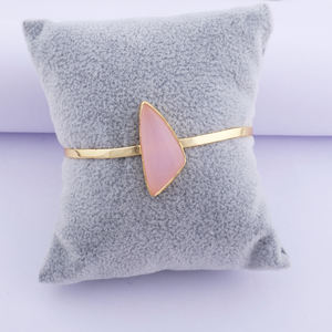 Pulsera de Calcedonia Rosa natural de diseño simple, brazalete ajustable chapado en oro de 18 quilates, joyería hecha a mano, brazalete abierto - Product Image 1