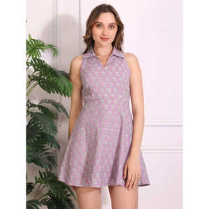 Robe courte en coton 100% pour femme, imprimé floral lavande, col en V, sans manches, silhouette évasée, taille naturelle, élégante et décontractée - Product Image 6