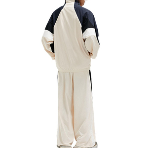 Ensemble de survêtement unisexe personnalisé deux pièces avec doublure en maille, en nylon, coupe-vent zippé imprimé pour l'hiver et le streetwear - Product Image 3