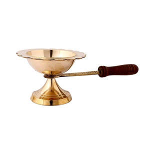 Porte-encens décor antique en fer Dhoop Dekchi Pot avec cloches en laiton tenture murale avec forme ovale Lobhan Dhani - Product Image 1