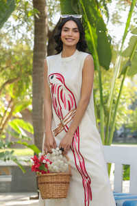 Conjunto de Algodón con Bordado Tradicional de Loros para Mujer, Transpirable, Ecológico, Sin Mangas, Largo, Elegante y Atemporal - Product Image 5