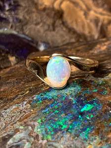 Bague de fiançailles et de mariage en opale éthiopienne pour femme, design unique, coupe ovale, argent sterling 925, sertissage à griffes, bijoux tendance personnalisés - Product Image 6