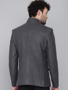 Blazer Gris Moderno de la Mejor Calidad para Hombre, Ideal para Fiestas, Eventos, Celebraciones, Ceremonias y Reuniones Sociales, Disponible para la Venta - Product Image 4