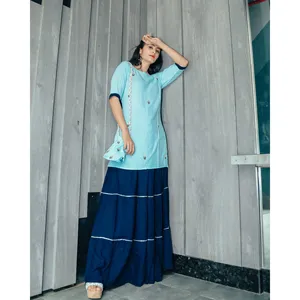 ชุดเดรสกระโปรงปักลายดอกไม้ยาวระดับเข่า ผ้าหลากหลายชนิด สีฟ้าอ่อน พร้อมกระเป๋าแบบ Potli ไซส์เดียว/XS สไตล์งานเลี้ยงอย่างเป็นทางการ แต่งระบาย - Product Image 4