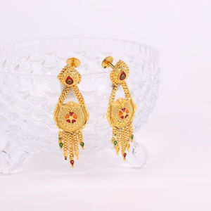 Juego de pendientes tradicionales chapados en oro, pendientes colgantes de moda, Pendientes colgantes chapados en oro de latón, joyería llena de oro Oro Joyeria - Product Image 2